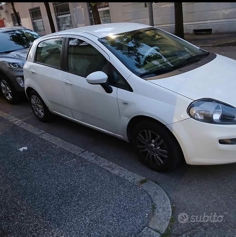 Usata Fiat Punto Active 60 CV (44 kW) 2011 Bianco Berlina