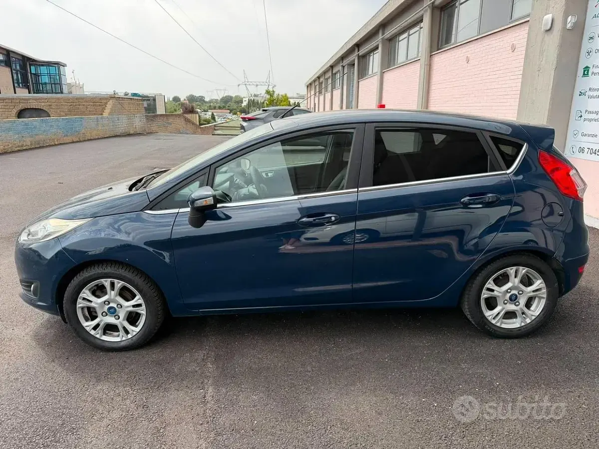 Usata Ford Fiesta Business Edition 75 CV (55 kW) 2016 Bluazzurro Utilitaria