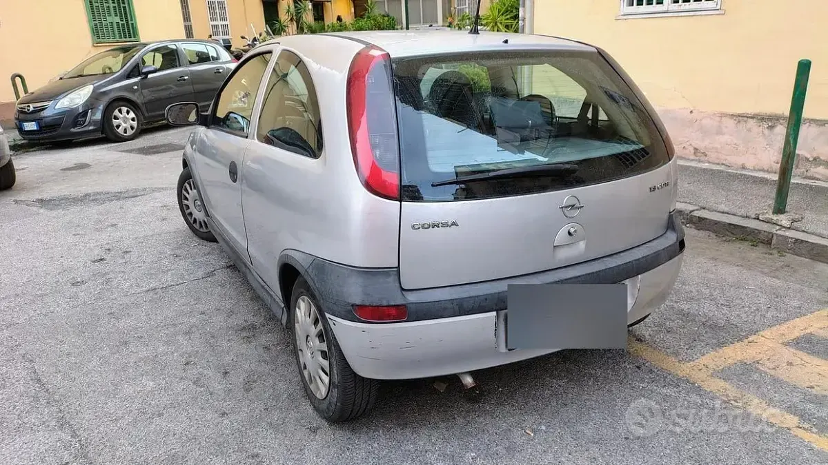 Usata Opel Corsa 58 CV (42 kW) 2002 Grigio Utilitaria