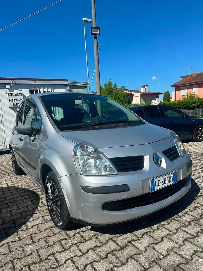 Usata Renault Modus 68 CV (50 kW) 2006 Grigio Monovolume