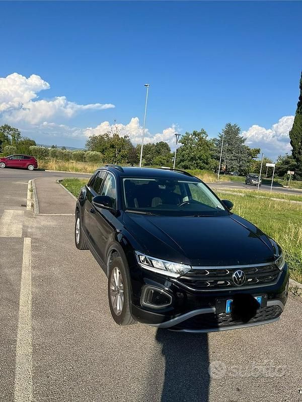 Usata VW T-Roc Life 116 CV (85 kW) 2024 Nero SUV