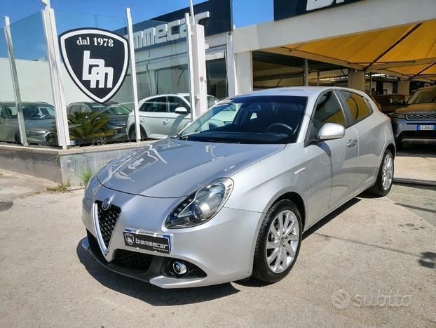 Usata Alfa Romeo Giulietta Tech Edition 120 CV (88 kW) 2018 Argento metallizzato Utilitaria