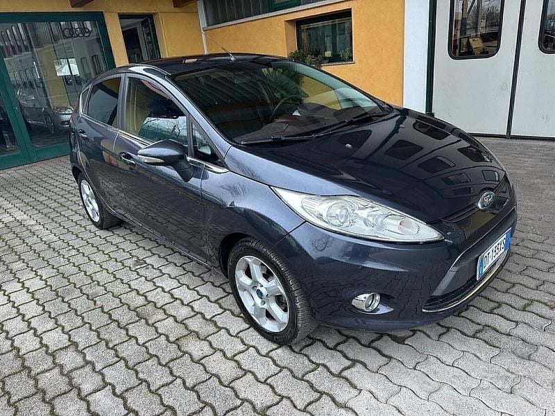 Usata Ford Fiesta Titanium 82 CV (60 kW) 2009 Nero Utilitaria