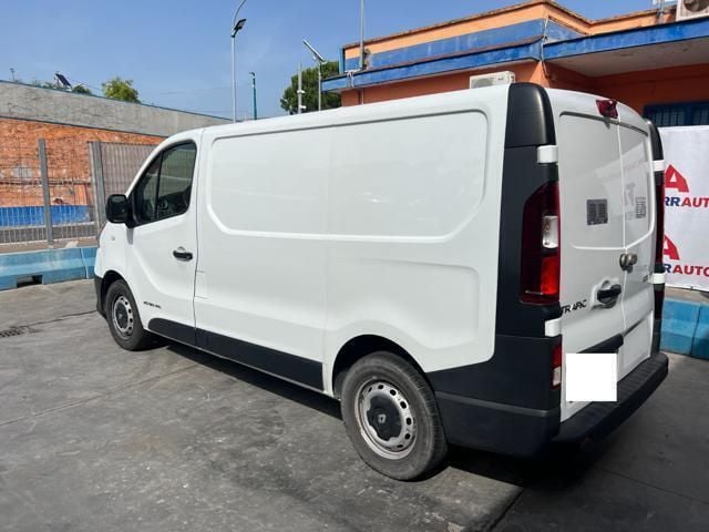 Usata Renault Trafic 120 CV (88 kW) 2015 Bianco pastello Monovolume