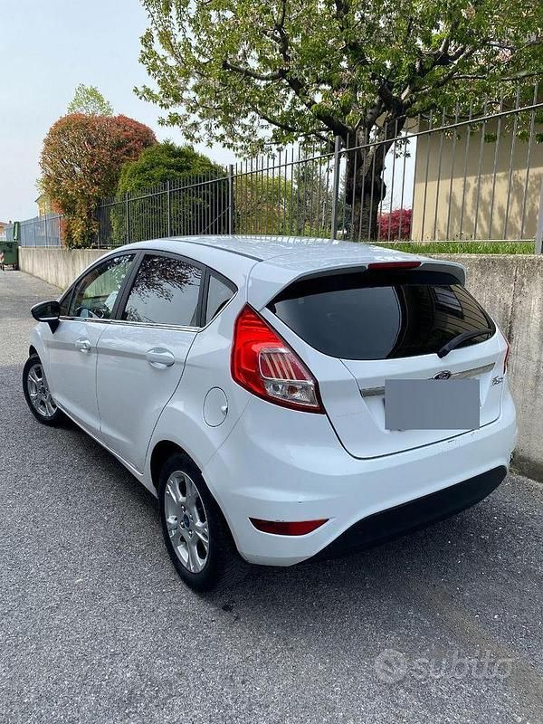 Usata Ford Fiesta Titanium 75 CV (55 kW) 2017 Bianco Berlina
