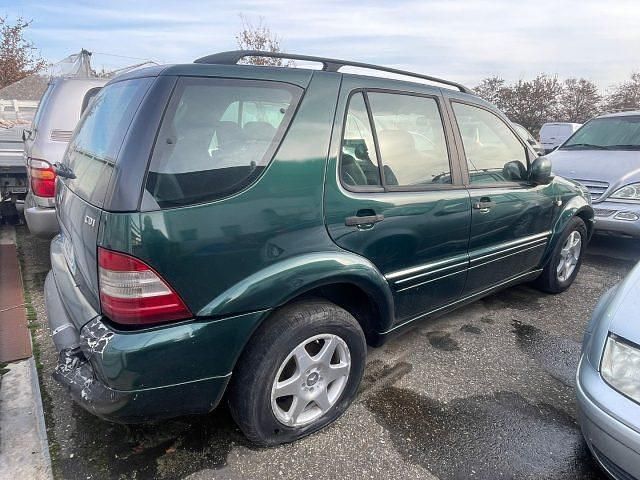 Usata Mercedes ML270 163 CV (119 kW) 2001 Verde SUV