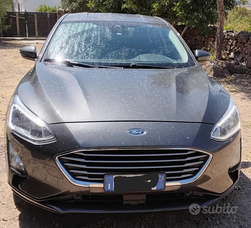 Grigio Usata 2019 Ford Focus Tre volumi | 15.000 € (Cara) - Immagine 1/4