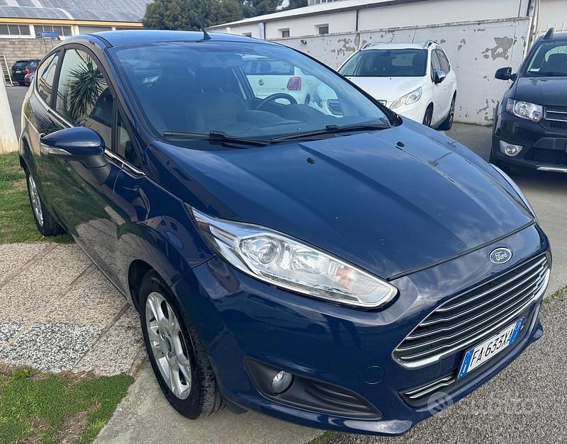 Usata Ford Fiesta Titanium 75 CV (55 kW) 2015 Blu Berlina