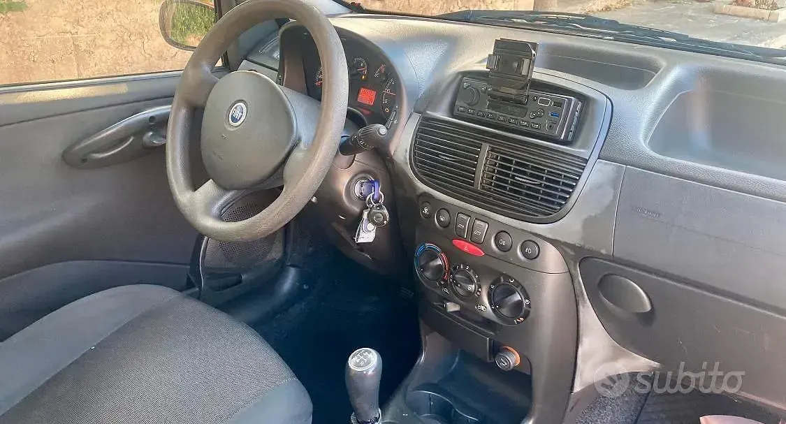 Usata Fiat Punto 69 CV (50 kW) 2007 Rosso Utilitaria