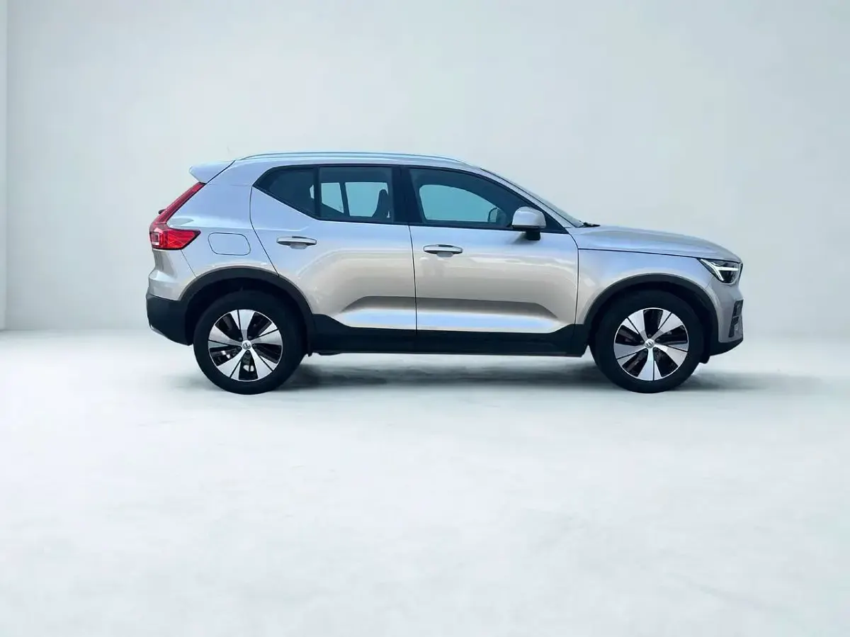 Usata Volvo XC40 Core 129 CV (94 kW) 2022 Bright dusk SUV