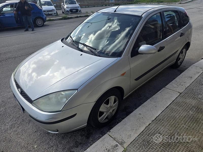 Usata Ford Focus 100 CV (73 kW) 2003 Grigio Berlina