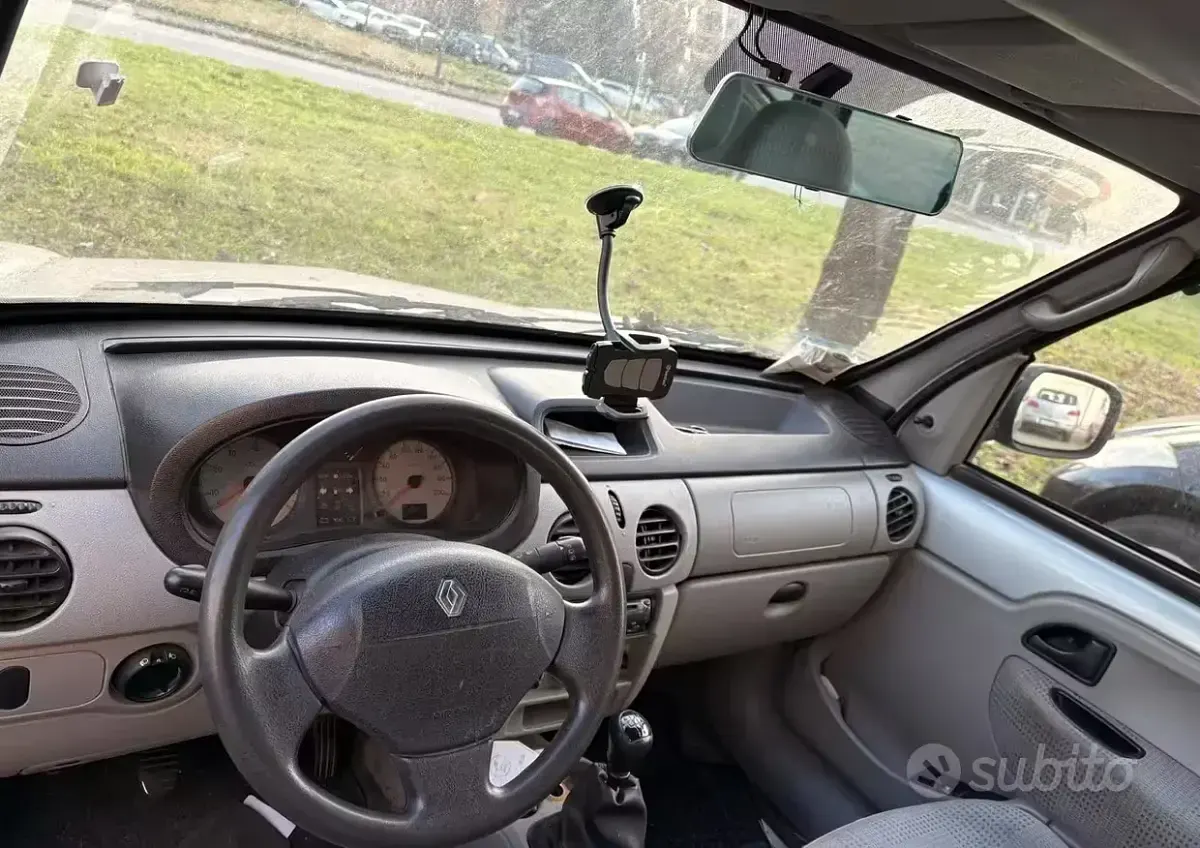 Usata Renault Kangoo 58 CV (42 kW) 2004 Grigio Monovolume