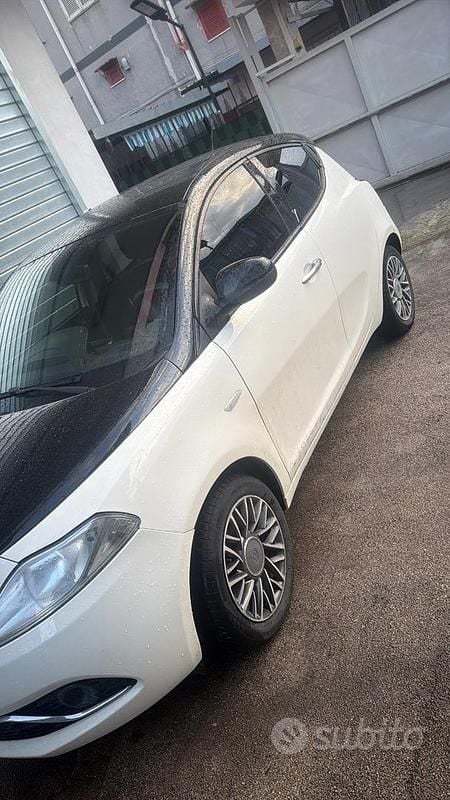 Usata Lancia Ypsilon 69 CV (50 kW) 2014 Bianco Utilitaria