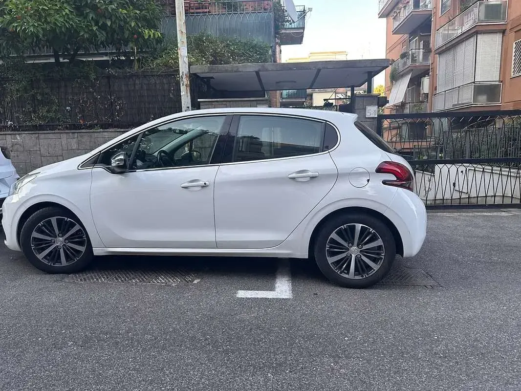 Usata Peugeot 208 Allure 75 CV (55 kW) 2017 Utilitaria
