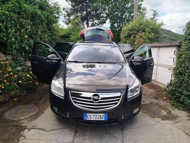 Usata Opel Insignia Cosmo 160 CV (117 kW) 2013 Grigio Station wagon