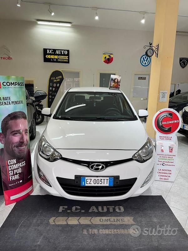 Usata Hyundai i20 Style 74 CV (54 kW) 2015 Bianco Berlina