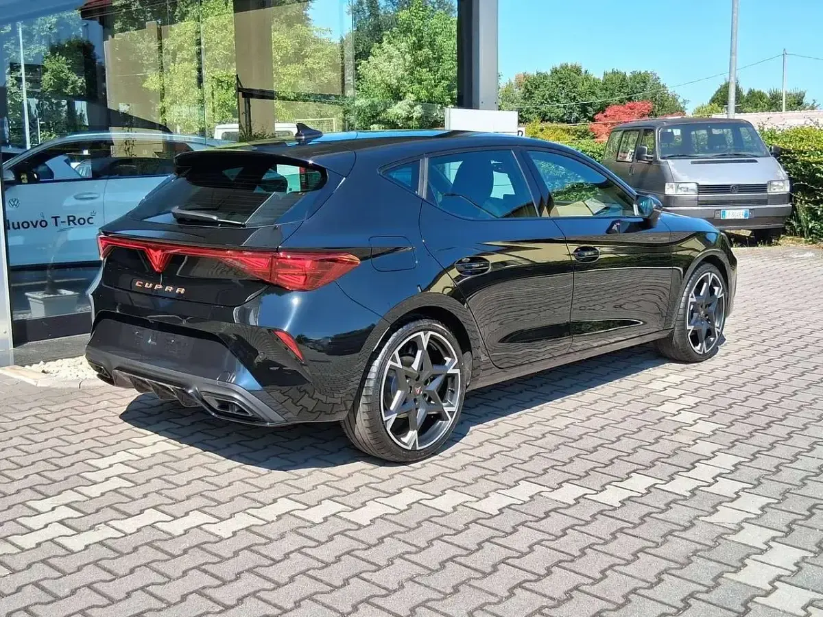 Nuova Cupra Leon 150 CV (110 kW) 2026 Midnight blak Berlina