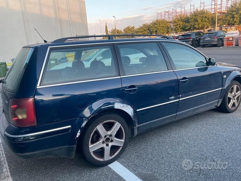 Usata VW Passat 130 CV (95 kW) 2001 Blu Station wagon