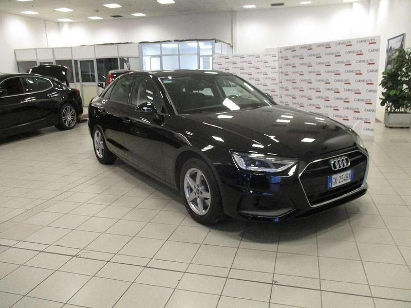 Usata Audi A4 Ambiente 136 CV (100 kW) 2022 Nero brillante Berlina