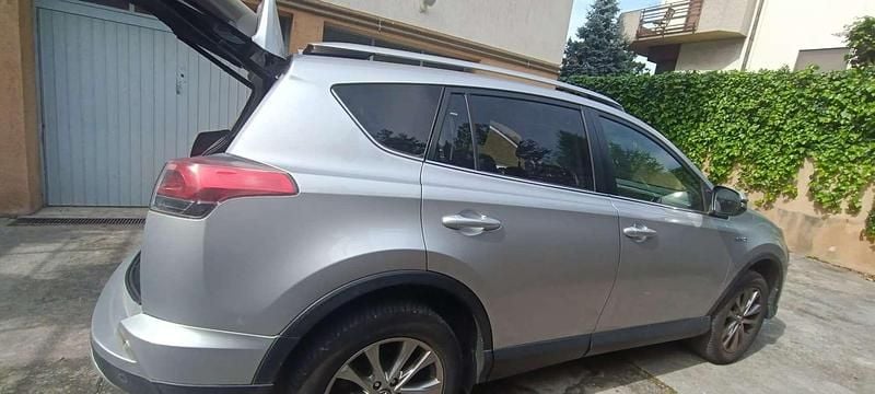 Begagnad Toyota RAV4 Hybrid Lounge 155 HK (114 kW) 2016 Silver SUV