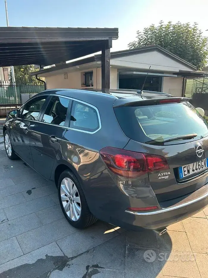 Usata Opel Astra Cosmo 140 CV (102 kW) 2014 Grigio Station wagon