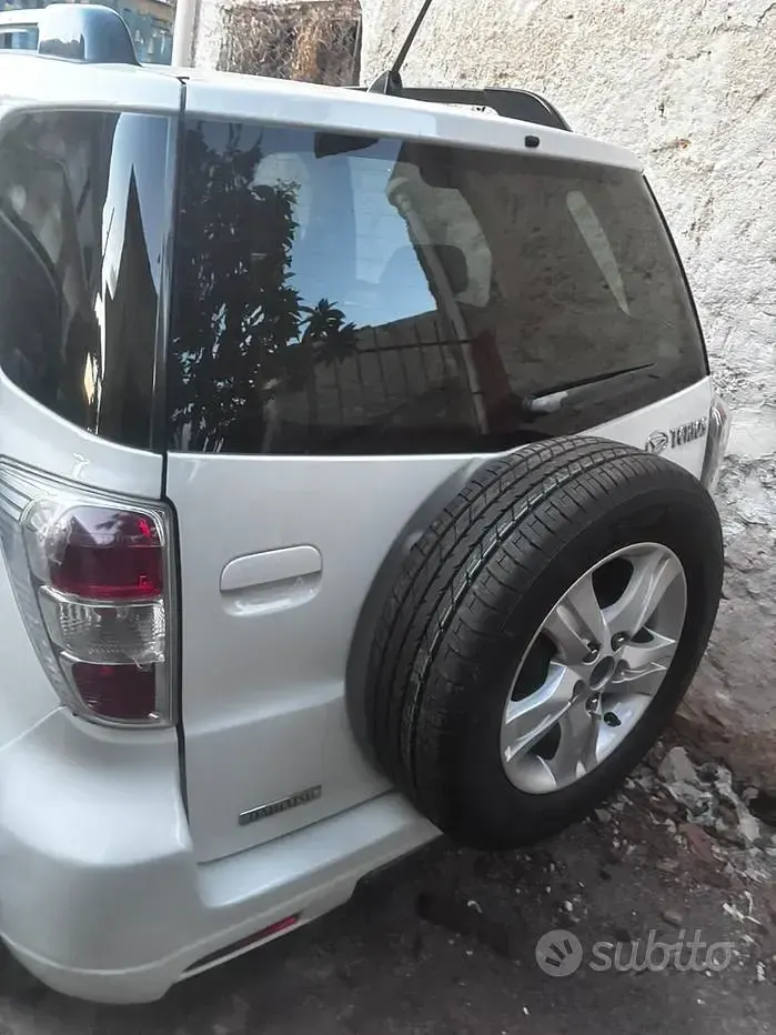 Usata Daihatsu Terios 102 CV (75 kW) 2012 Bianco SUV