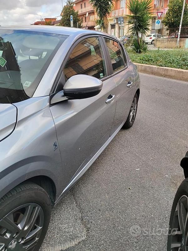 Usata Peugeot 208 102 CV (75 kW) 2021 Utilitaria