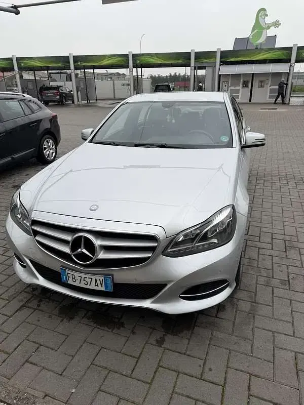 Usata Mercedes E220 Premium 170 CV (125 kW) 2015 Argento Berlina
