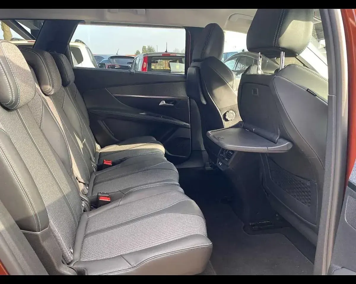Usata Peugeot 5008 Allure 180 CV (132 kW) 2022 Marrone SUV