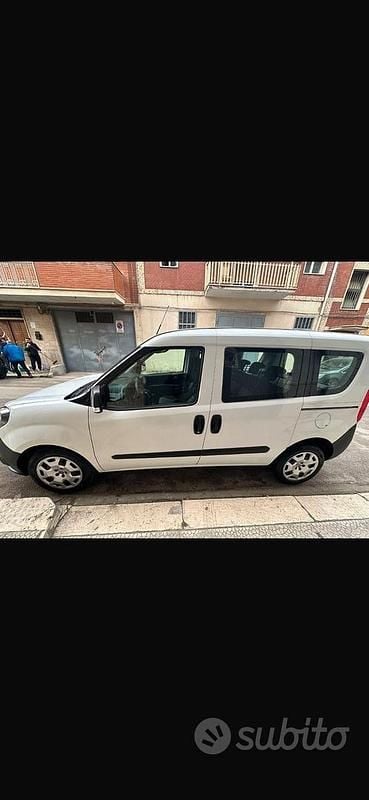 Usata Fiat Doblò Lounge 95 CV (69 kW) 2019 Bianco Monovolume