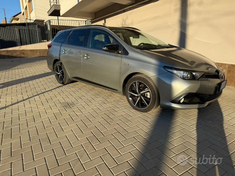Grigio Usata 2018 Toyota Auris Station wagon | 13.000 € - Immagine 1/4
