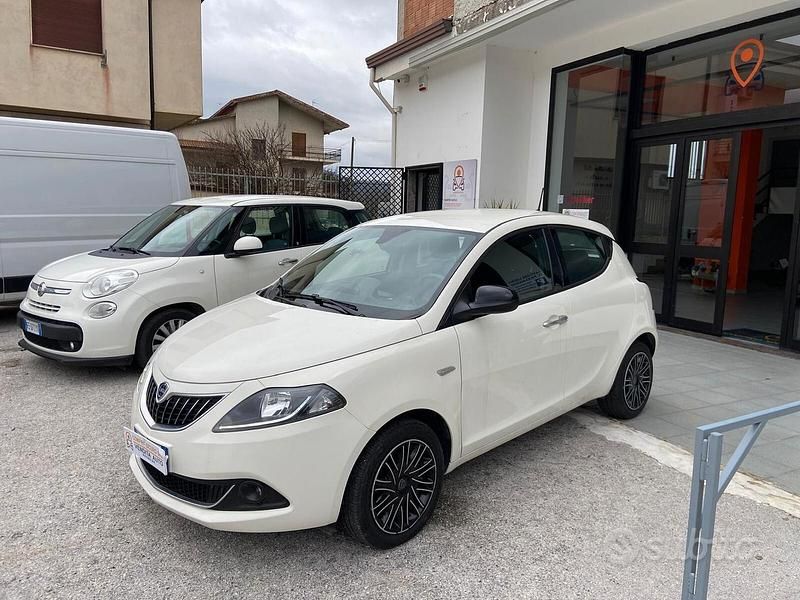 Usata Lancia Ypsilon Gold 70 CV (51 kW) 2023 Bianco Utilitaria