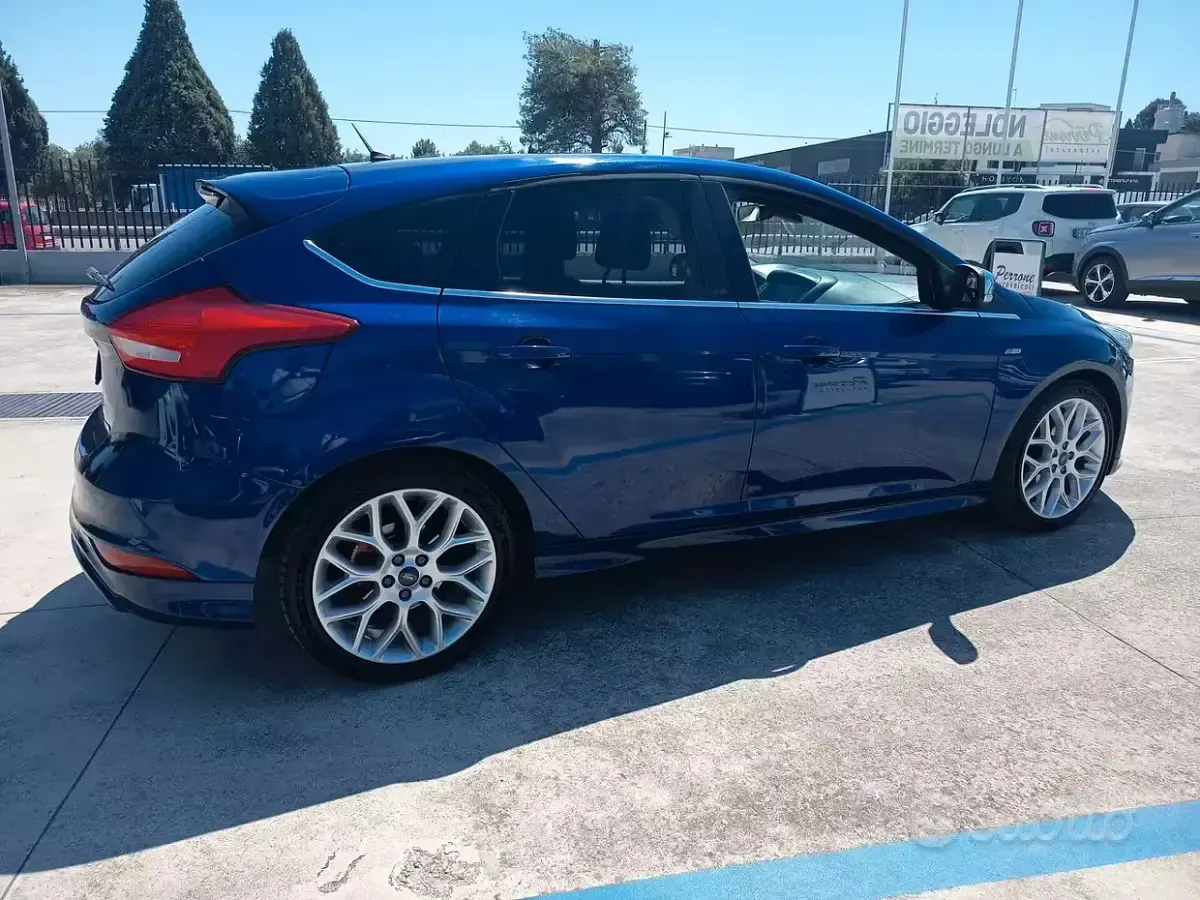 Usata Ford Focus ST-Line X 120 CV (88 kW) 2015 Bluazzurro Berlina
