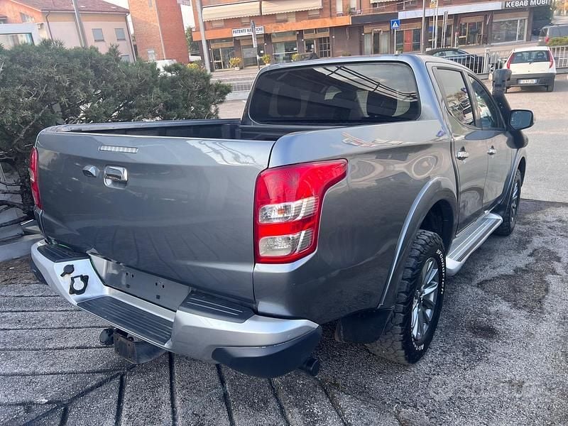Usata Mitsubishi L200 181 CV (133 kW) 2018 Grigio Pick-up
