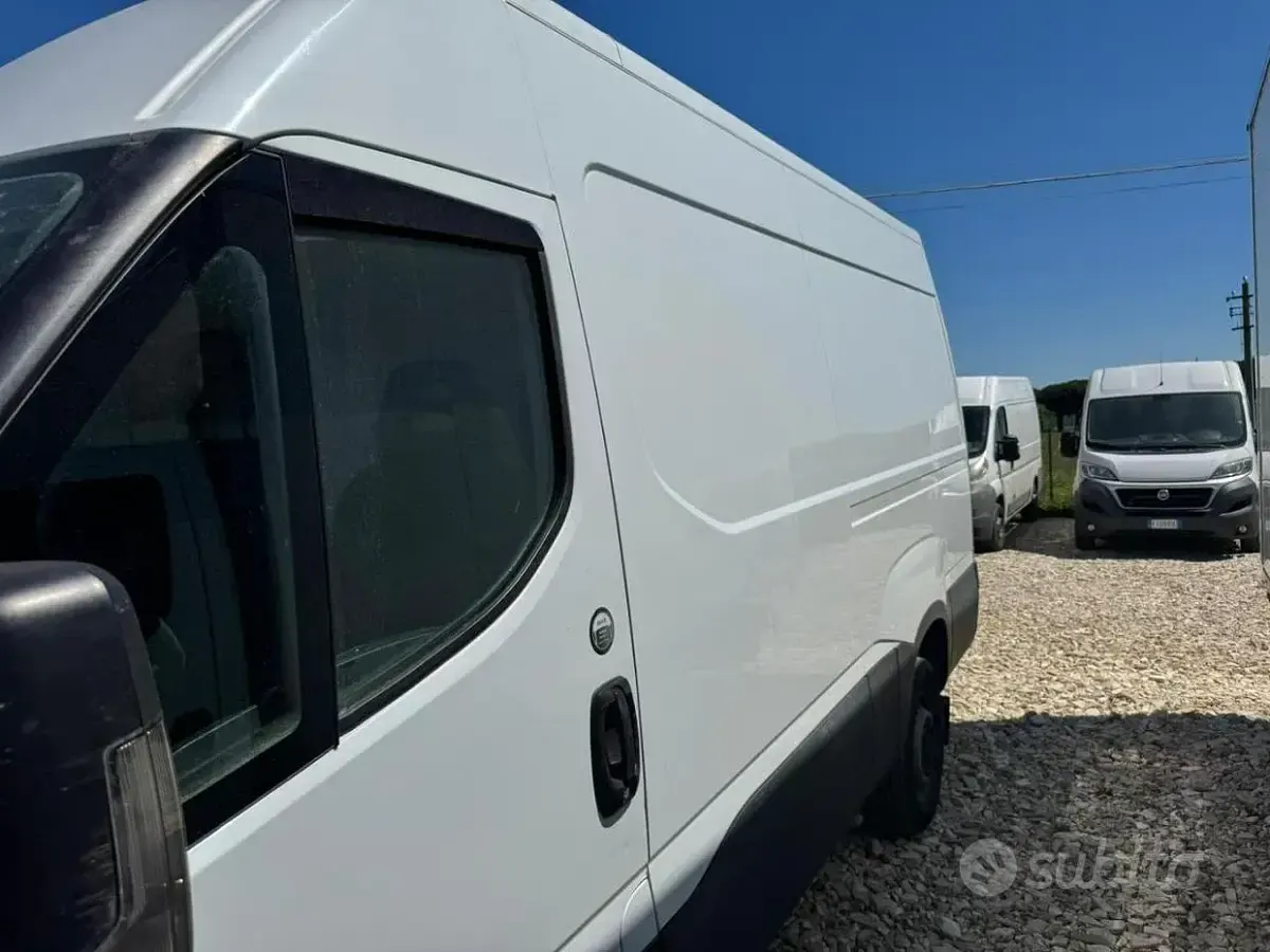 Usata Iveco Daily 116 CV (85 kW) 2018 Bianco Berlina