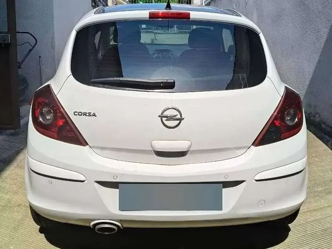 Usata Opel Corsa 101 CV (74 kW) 2011 Bianco Utilitaria