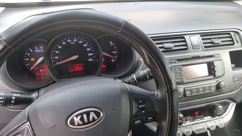 Usata Kia Rio EX 90 CV (66 kW) 2013 Grigio Berlina