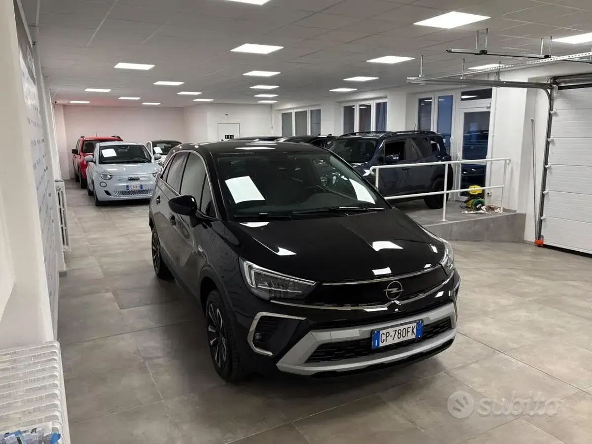 Usata Opel Crossland Elegance 110 CV (80 kW) 2023 Nero SUV