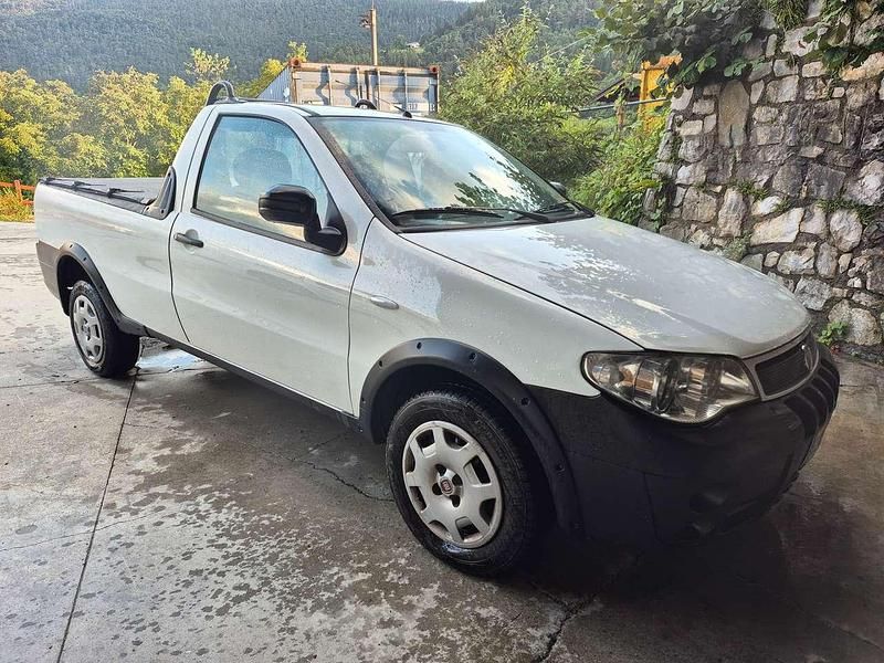 Bianco Usata 2011 Fiat Strada Pick-up | 11.800 € (Cara) - Immagine 1/4
