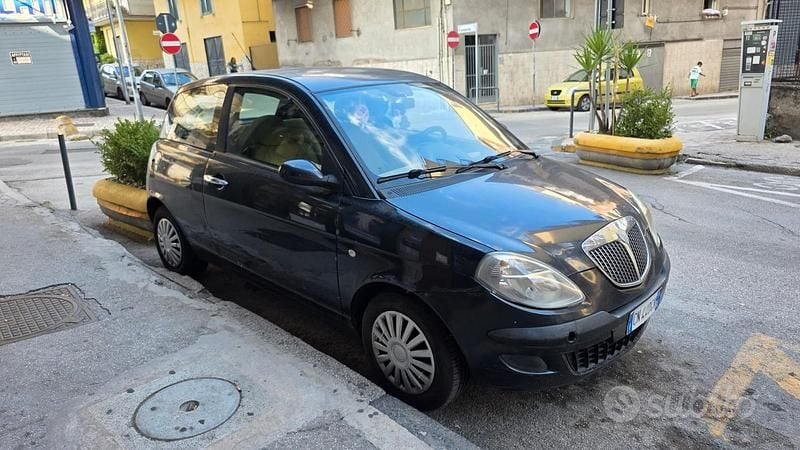 Nero Usata 2003 Lancia Ypsilon Due volumi | 1700 € (Ottimo prezzo) - Immagine 1/4