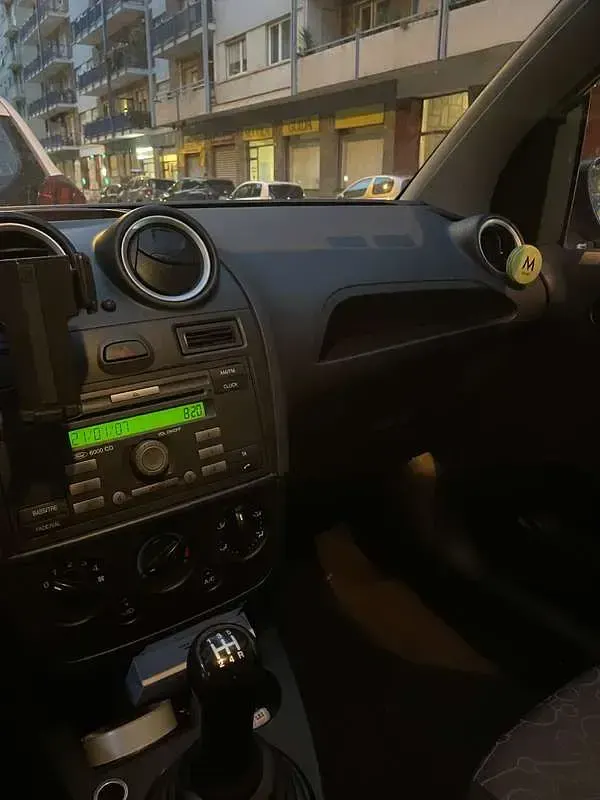 Usado Ford Fiesta Ghia 75 HP (55 kW) 2006 Citadino