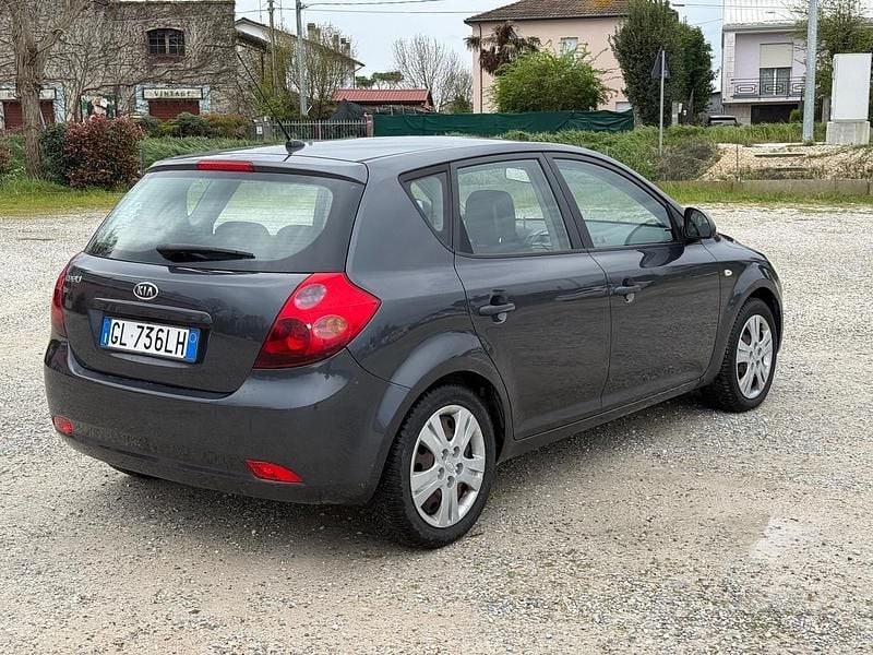 Usata Kia Ceed EX 109 CV (80 kW) 2008 Grigio Utilitaria