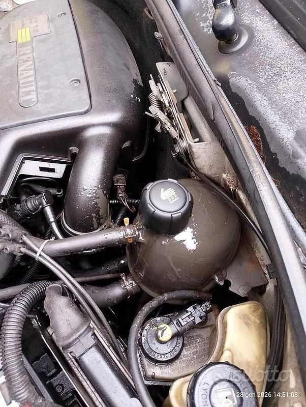 Usata Renault Kangoo 64 CV (47 kW) 2000 Bianco Monovolume