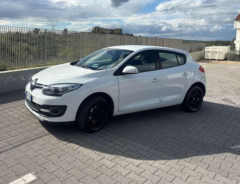 Bianco Usata 2014 Renault Mégane III Tre volumi | 4500 € (Buon prezzo) - Immagine 1/4
