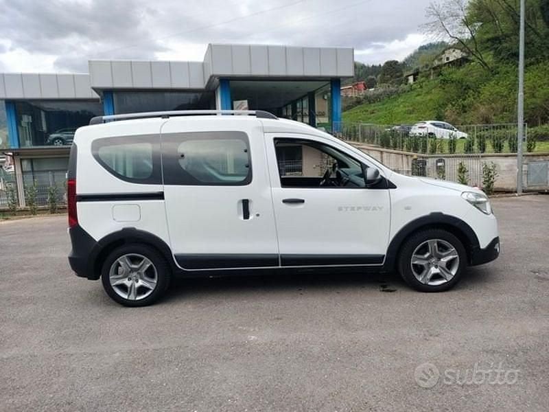 Usata Dacia Dokker Stepway 95 CV (69 kW) 2020 Blu Monovolume