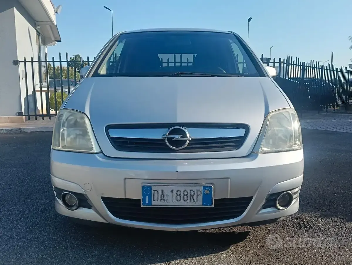 Usata Opel Meriva Enjoy 101 CV (74 kW) 2006 Grigio Monovolume