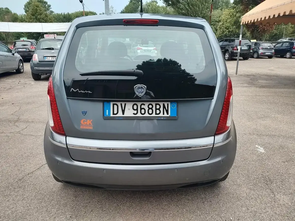 Usata Lancia Musa 95 CV (69 kW) 2009 Argento Monovolume