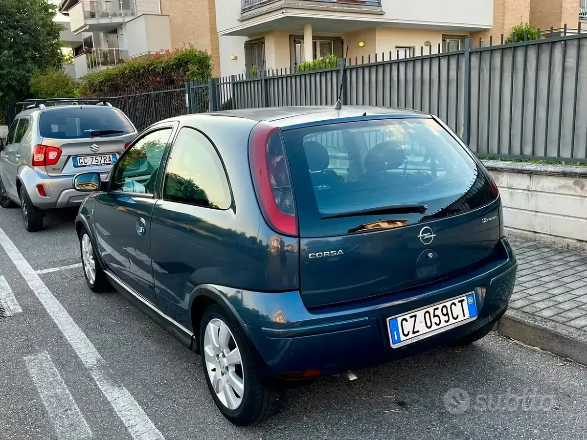 Usata Opel Corsa 80 CV (58 kW) 2006 Bluazzurro Utilitaria