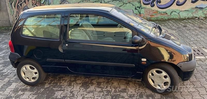 Nero Usata 2000 Renault Twingo Initiale Paris Due volumi | 1500 € (Buon prezzo) - Immagine 1/4