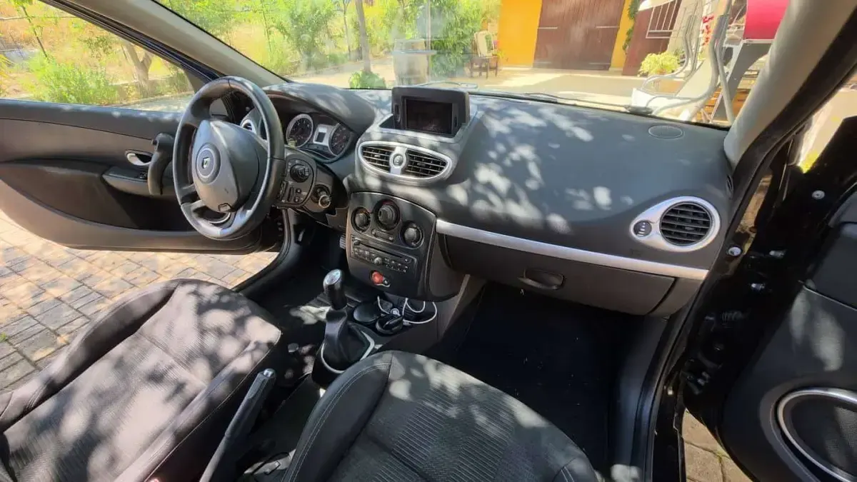 Usata Renault Clio III Dynamique 69 CV (50 kW) 2010 Nero Berlina